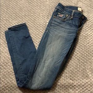 Hollister light wash skinny jeans(size 3)
